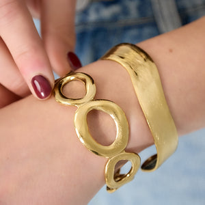Chunky bangle with organic circles